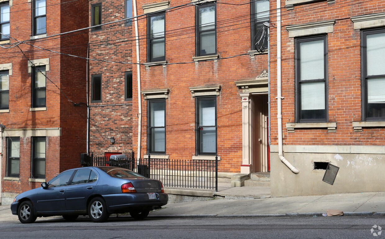 Building Photo - 1727-1731 Sycamore St
