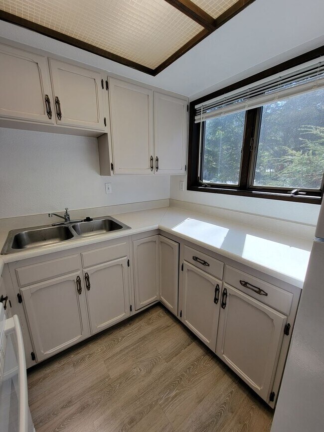 Foto del edificio - 8721 Gail Ave