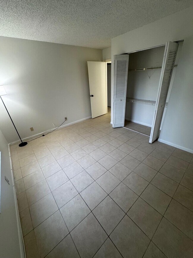 Foto del edificio - 703 Sunny Pine Way