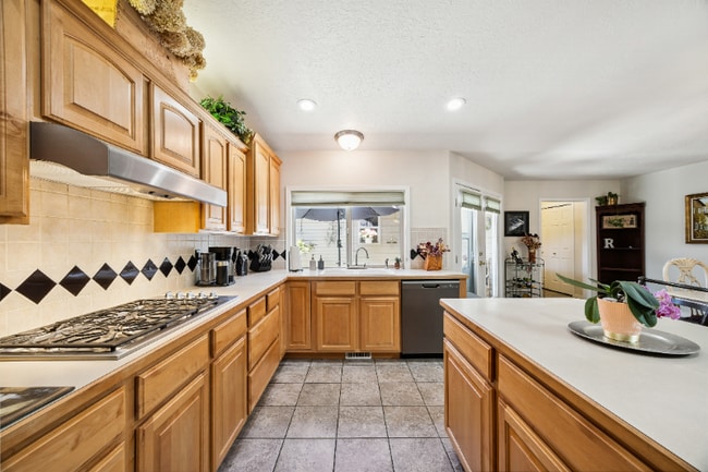 Building Photo - 5932 W Ashville Ln