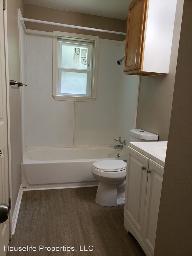 Building Photo - 3 br, 1 bath House - 1609 Oakdale Circle