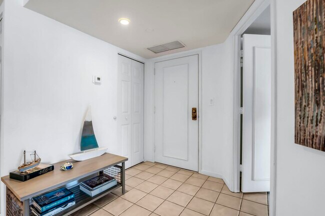 Foto del edificio - 4301 N Ocean Blvd