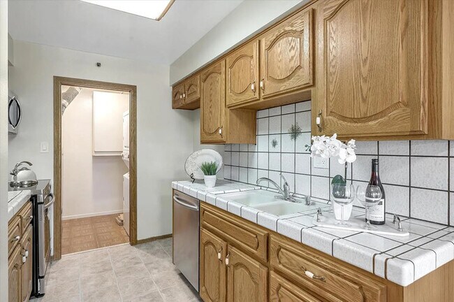 Foto del edificio - 2435 Rowntree Way