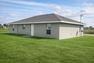 Building Photo - 9007 Meadow Cir