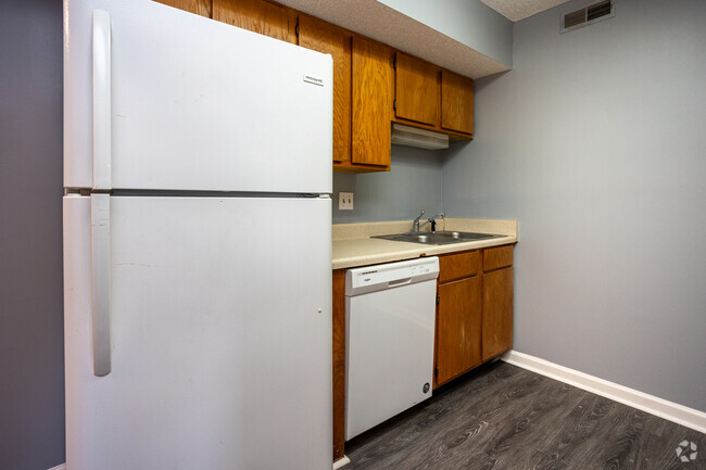 3 BR, 2 BA - 1.078SF - Summercrest Apartments