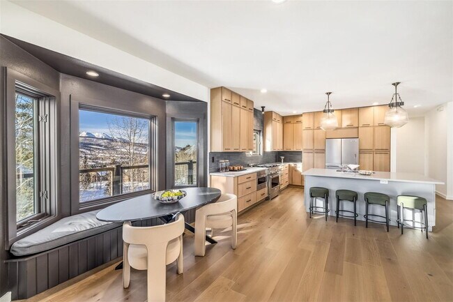 Foto del edificio - Fully Remodeled 4 bedroom Home in Hamilton Creek