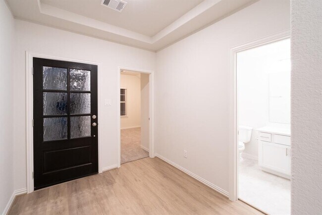 Building Photo - 21126 Lady Of The Lk Ln