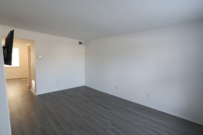 Building Photo - 519 Parkdale Dr