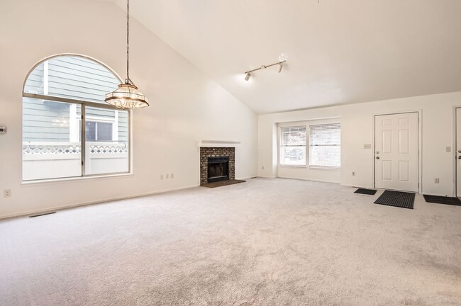 Foto del edificio - Beautiful Move in Ready Ranch Home in Sanderson Creek Neighborhood of Lakewood- New paint and car...