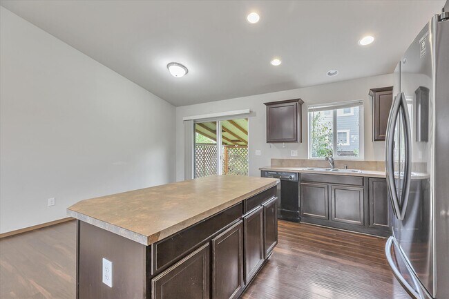 Foto del edificio - 1721 71st Ave SE