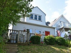 Building Photo - 1537 E North Ave