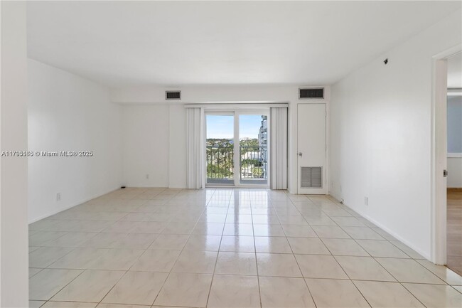 Building Photo - 3215 S Ocean Blvd