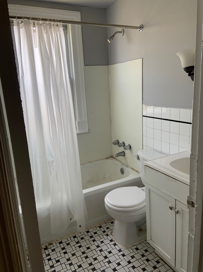 Bathroom - 6450 Marsden St