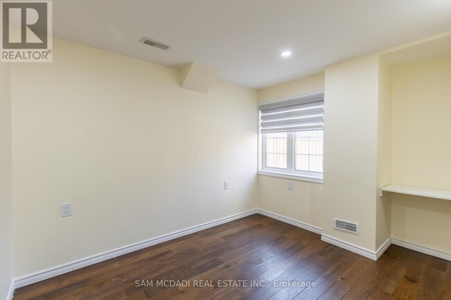 Building Photo - 841 Magnolia Tsse.