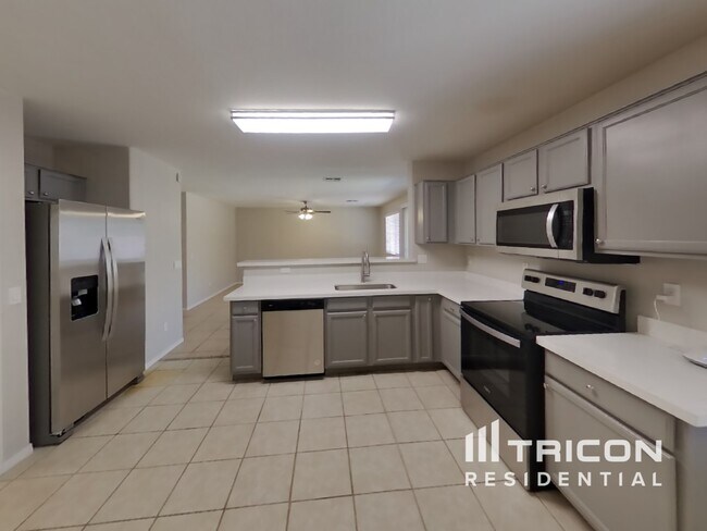 Building Photo - 5721 S 34th Avenue Phoenix AZ