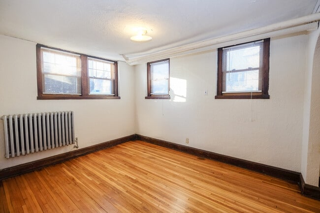 Building Photo - Ternary Flats