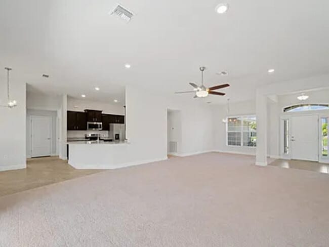 Foto del edificio - 599 San Ambrosio St