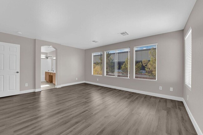 Foto del edificio - Large 3 bedroom, 2.5 bath house!