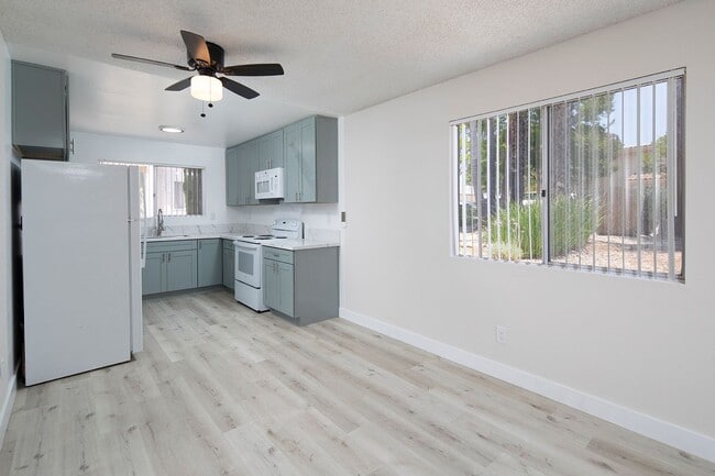 Building Photo - Gorgeous 1 Bedroom with AC and Parking in ...