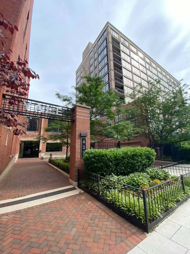 Foto del edificio - Lovely 1 BR + Den/1 BA Condo in Mount Vern...