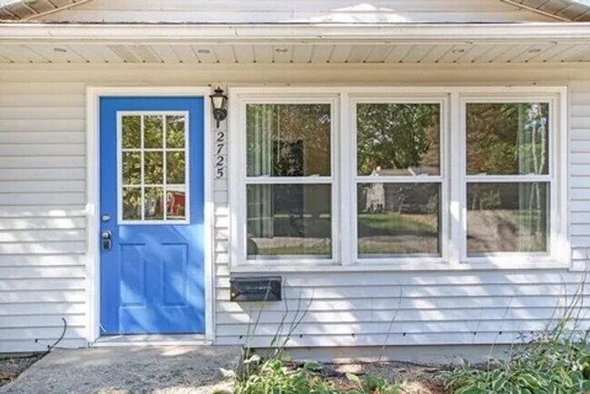 Foto del edificio - Charming, remodeled 3-Bed/1-Bath Parchment ranch style home with enclosed yard and garage
