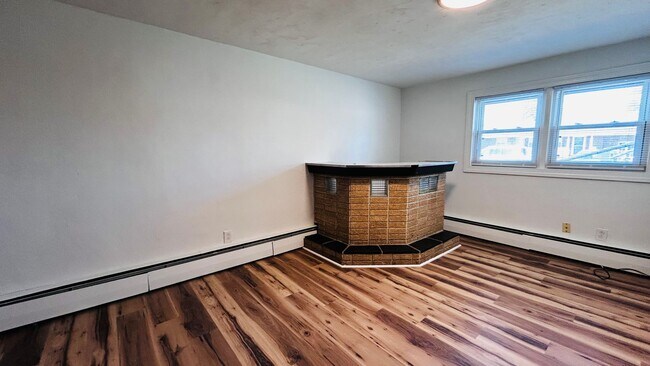 Building Photo - HAMPTON - BEAUTIFULLY UPDATED HOME