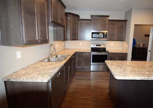 Building Photo - 3 Bedroom New Construction Town Home
