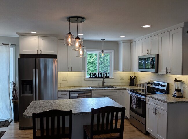 Foto del edificio - Extensively Remodeled Mid-Century Modern Ranch – 2 Bed + Office