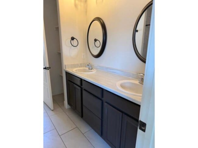 Building Photo - Stunning Rancher Built in 2021!!