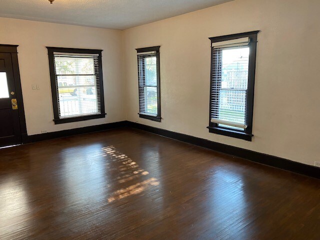 Building Photo - 1410 3rd Ave
