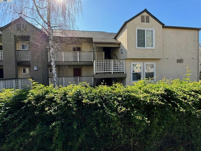 Foto del edificio - 681 Royston Ln