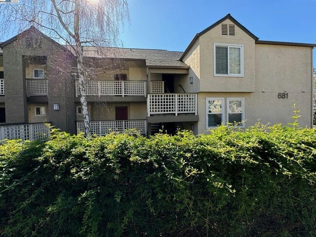 Building Photo - 681 Royston Ln