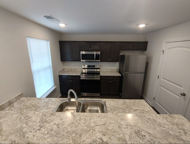 Foto del edificio - Move in Ready! Easy & Quick move-in process