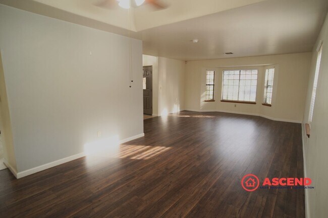 Building Photo - Beautiful Home Located In Rosedale Area!