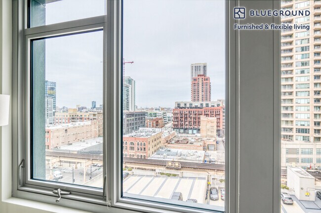 Foto del edificio - 165 North Des Plaines Street-SI FL10-ID643