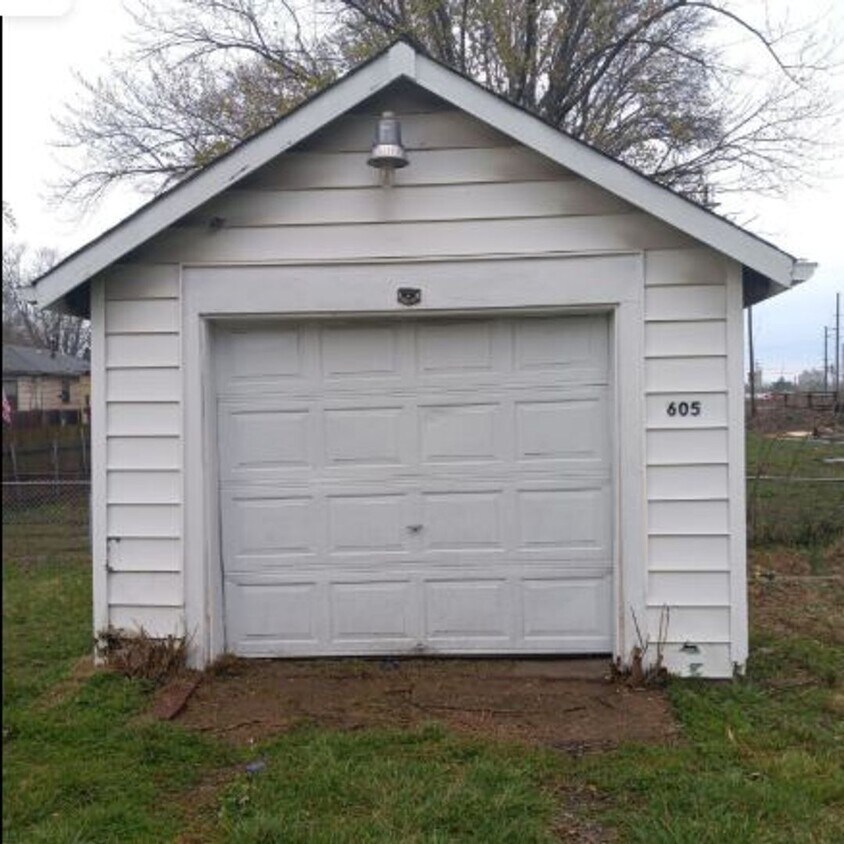 Building Photo - 2bd/1ba