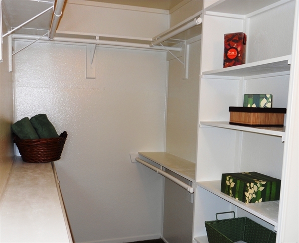 Walk In Studio Closet - Casa Del Sol