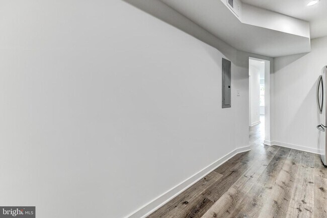 Building Photo - 3201 Buena Vista Terrace SE