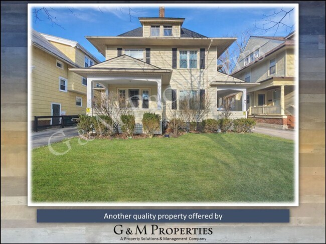 Building Photo - Rare Park Ave Rental – Spacious 3-Bedroom with Original Charm