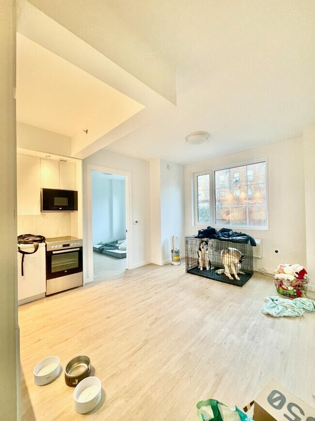 101 Bruckner Blvd Unit 2D, The Bronx, NY 10454 Room for Rent in The