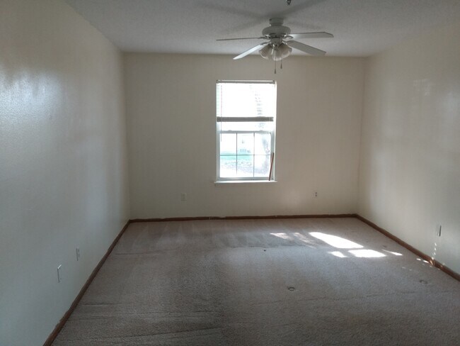 Building Photo - 102 Vixen Cir