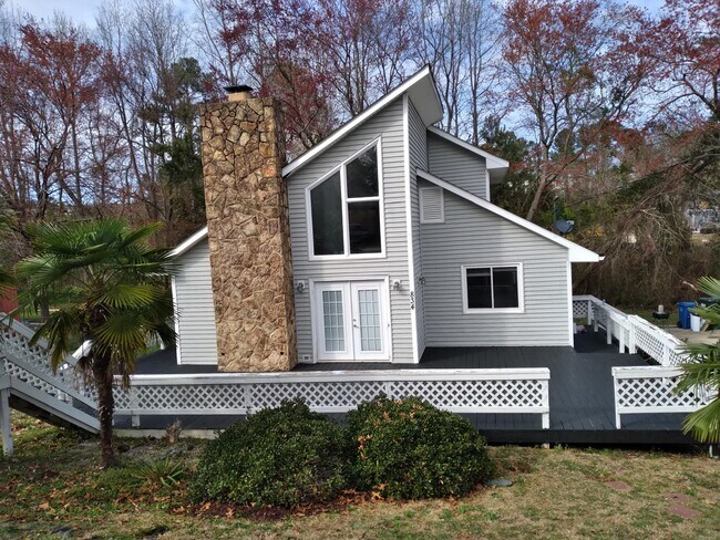 Building Photo - 834 Dandridge Dr