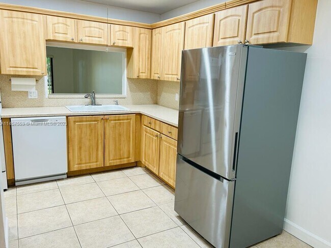 Foto del edificio - 611 Racquet Club Rd