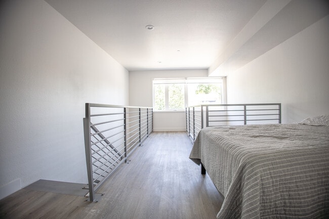 Building Photo - 301 D St