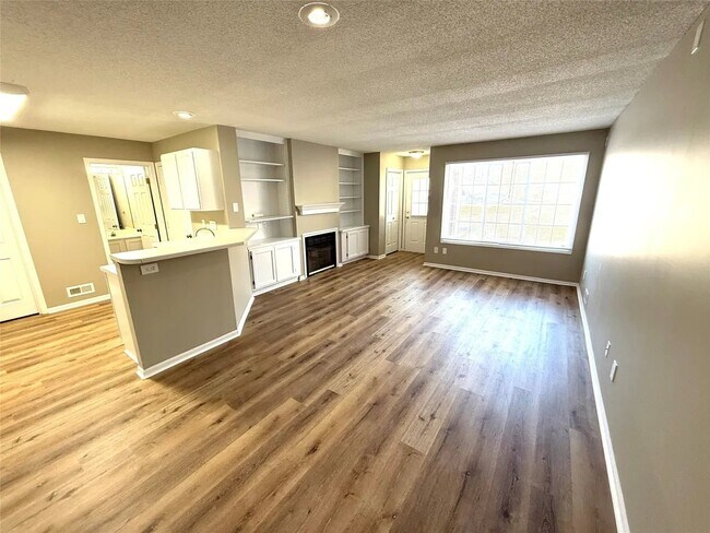 Foto del edificio - 6855 Woodland Ave