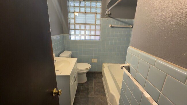 Building Photo - 5955 Floy Ave