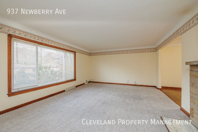 Building Photo - Brick Side by Side Colonial
