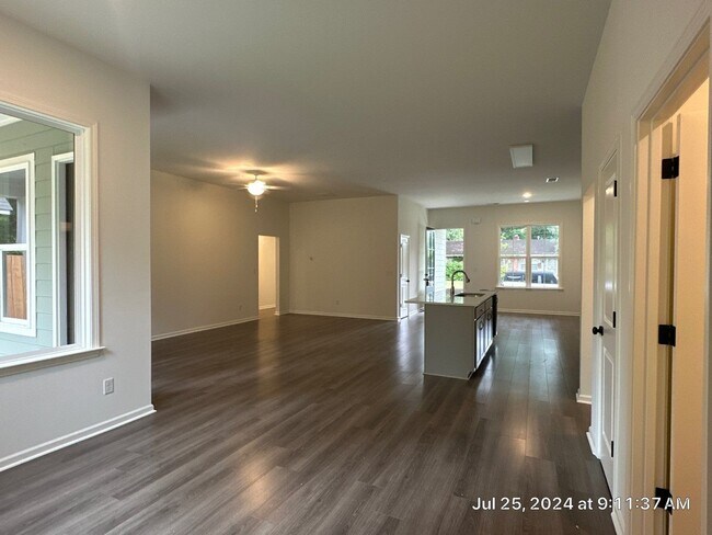 Building Photo - 3272 Highland Park Pl