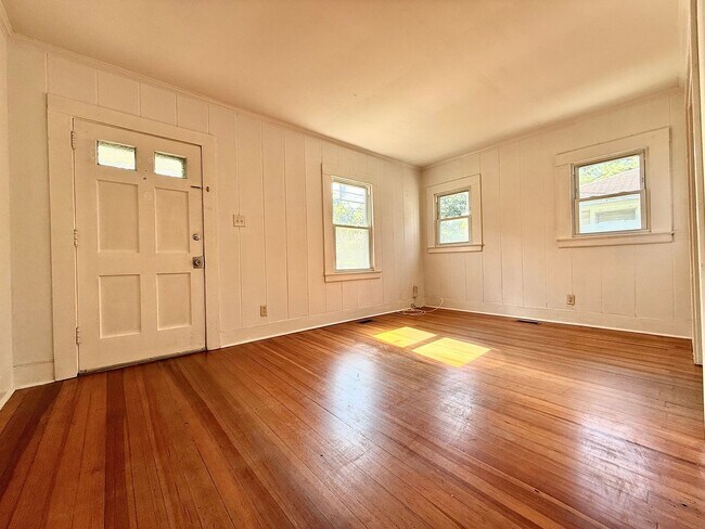 Foto del edificio - 2 Bedroom 1 Bathroom Home in Durham