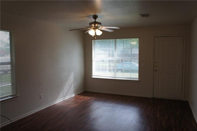 Foto del edificio - 2212 Smith Branch Blvd